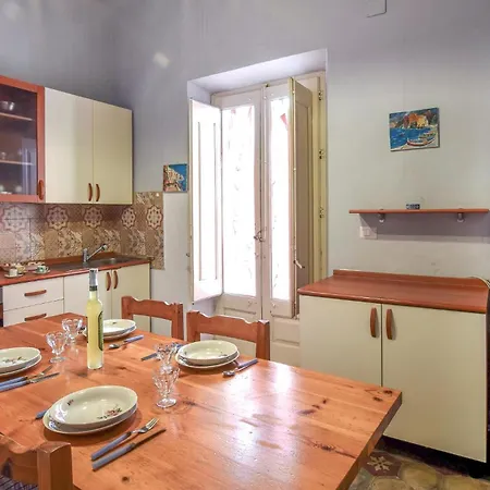 4 Bedroom In Melito Di Porto Salvo