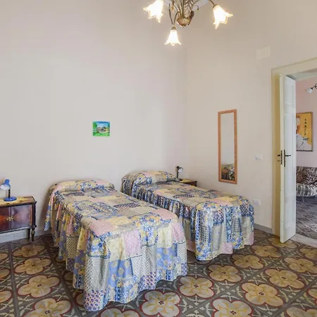 Casa de Férias 4 Bedroom In Melito Di Porto Salvo