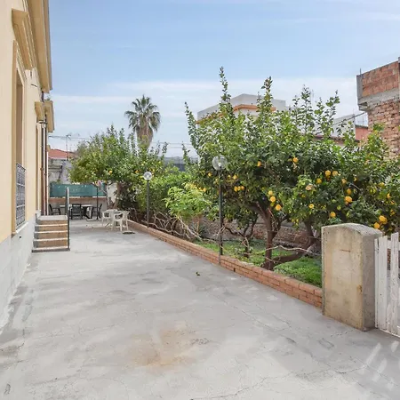 4 Bedroom In Melito Di Porto Salvo